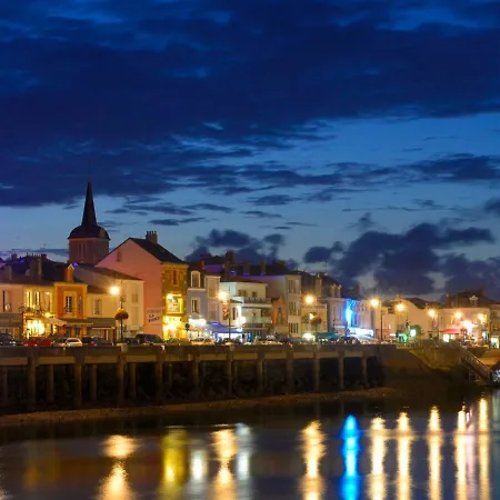 Proche Plage, Chenal, Et Commerce, Bien Equipe Au Coeur Des Sables D'olonne - Fr-1-92-597