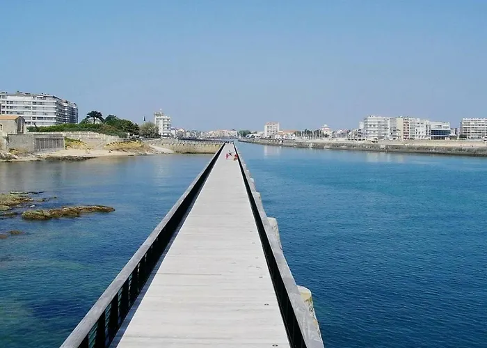 Proche Plage, Chenal, Et Commerce, Bien Equipe Au Coeur Des Sables D'olonne - Fr-1-92-597